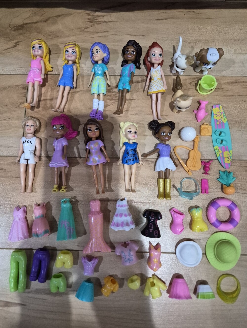 Polly Pocket, 10 dolls, clothing, accessories and 3 pets